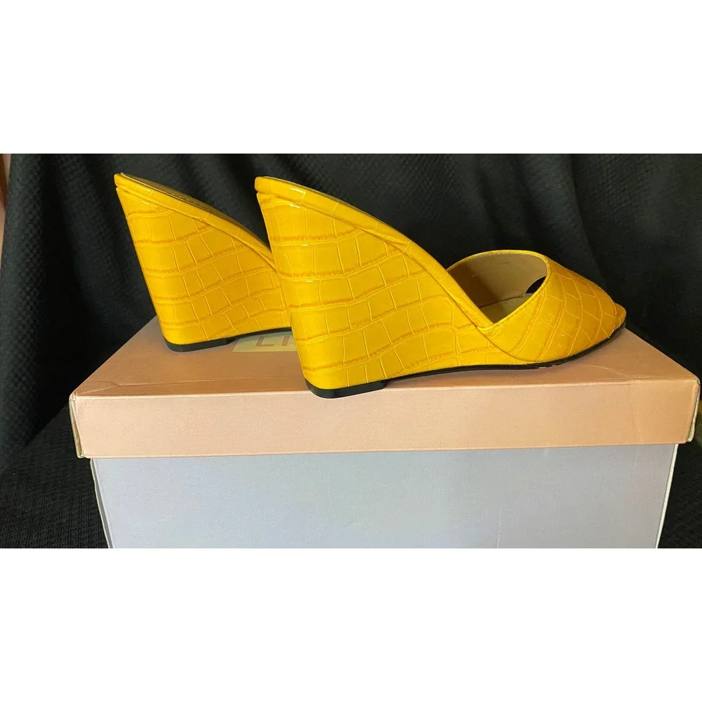 LISA VICKY Sz 7.5 Yellow Croc Embossed Wedge Sandals Square Toe Mules New in Box